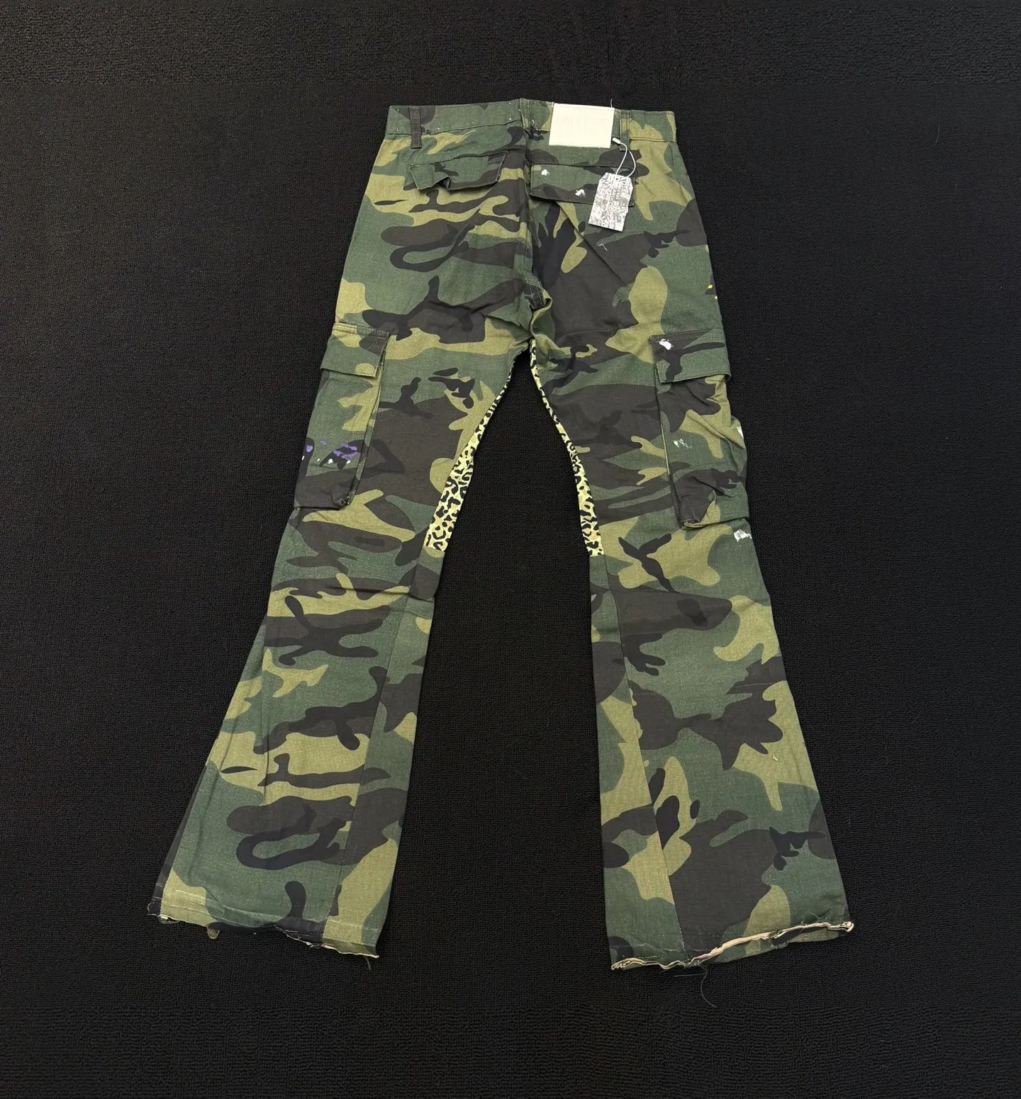 P240 model number: D378 GALLERY DEPT. ss25 limited camouflage splicing printed bootcut jeans Size: 28, 30, 32, 34, 36 (S-XXL) Color: Camouflage Size reference: Pants length 100 102 104 106 106 Waist 72 76 80 84 88 Recommended weight S (about 110 pounds) M (about 120 pounds) L (about 140 pounds) XL (about 165 pounds) XXL (about 185 pounds)